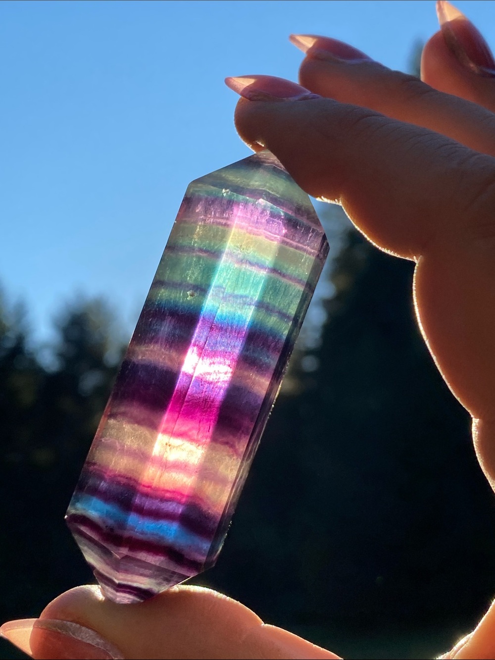 Double terminated fluorite crystal carving - Picture 3 of 3